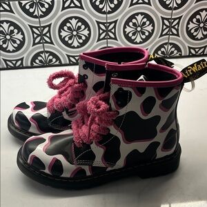Dr. Martens girls cow print fuzzy pink combat boots great condition